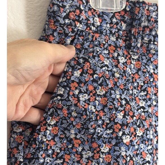 Gap Ditsy Floral Multicolor Chino Shorts Size 6 Pocket 3" inseam - Picture 4 of 9